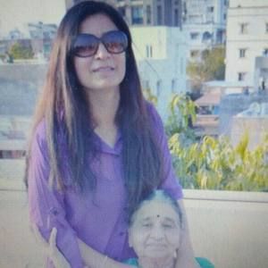 Meet your Posher, Mona